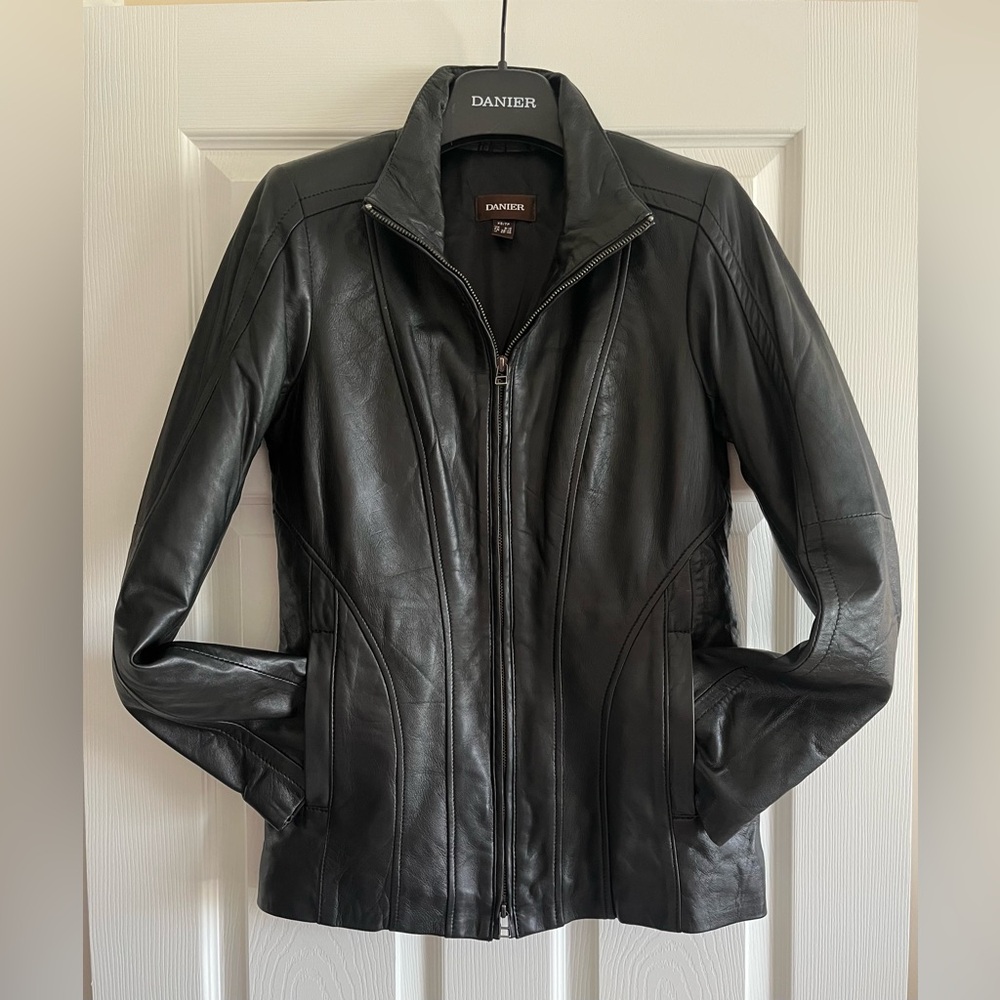 Danier Thinsulate Genuine Leather Jacket - Size XS Black